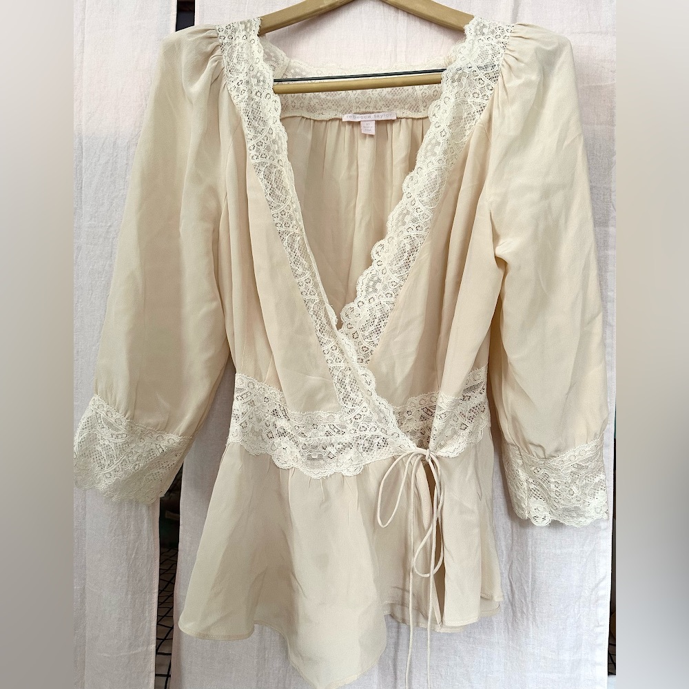 Rebecca Taylor Silk tie waist blouse 
Delicately puffed shoulders